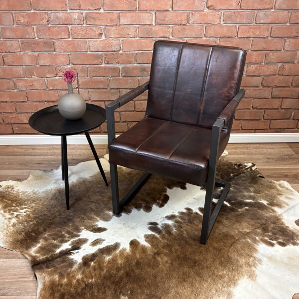 Lounge Stuhl mit Liniensteppung – TwoLine